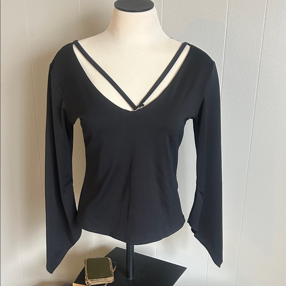 Vintage Y2K, 2000s klueless top black with flare sleeves made in the USA 🇺🇸